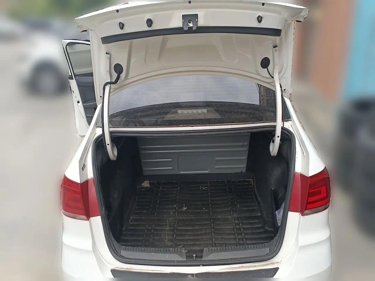 Volkswagen Santana 2019 1.5L Automatic Fashion Edition China V Standard — миниатюра 20