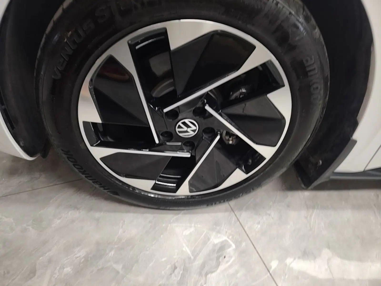 Volkswagen ID.3 2024 Outstanding Edition — миниатюра 8