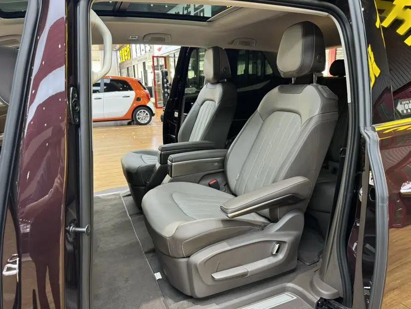 Volkswagen Viloran 2022 380TSI Luxury Edition — миниатюра 25
