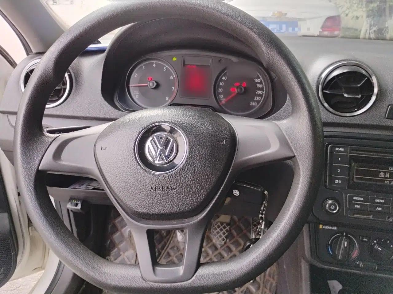 Volkswagen Jetta 2017 1.4L Manual Fashion Edition — миниатюра 11