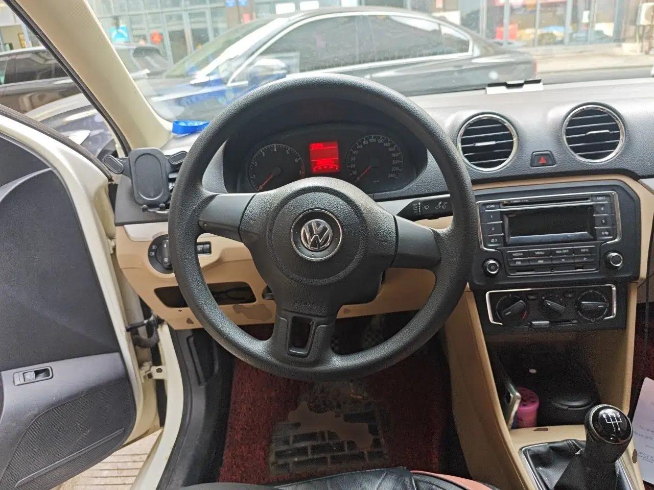 Volkswagen Jetta 2015 1.6L Manual Comfort Model — миниатюра 11