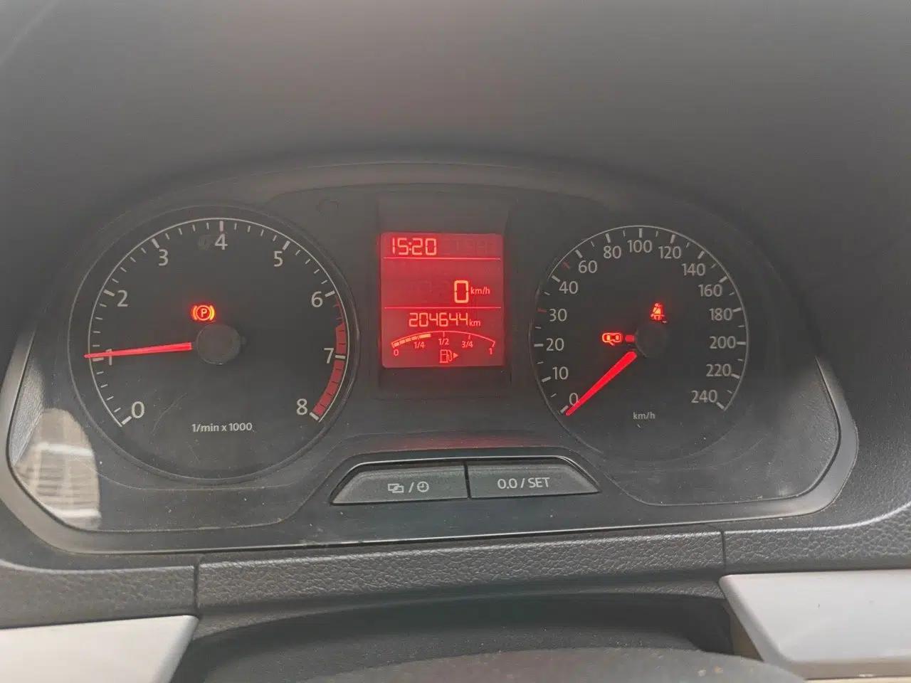 Volkswagen Jetta 2015 1.6L Manual Comfort Model — миниатюра 12