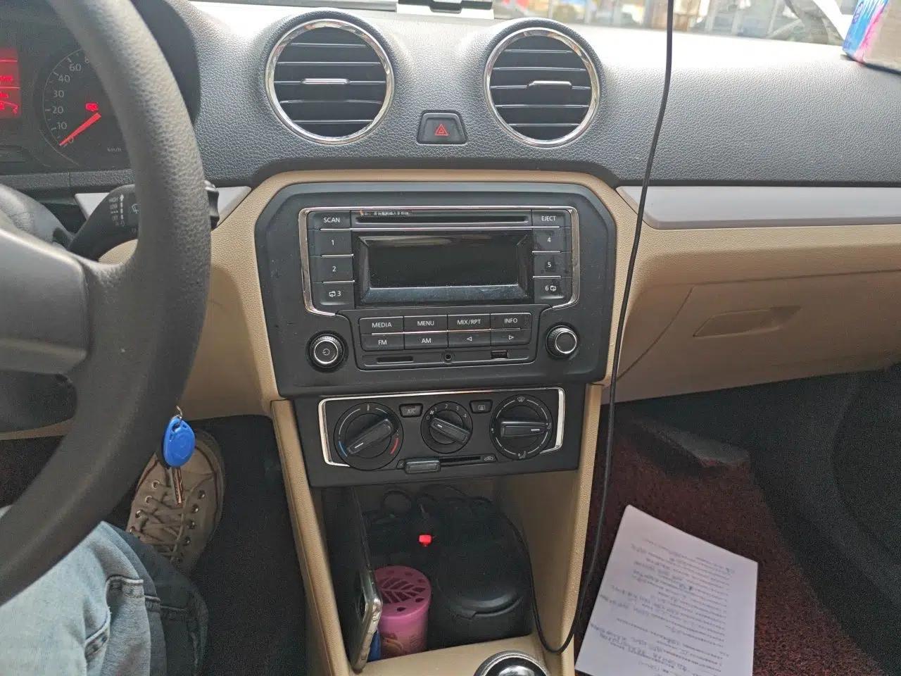 Volkswagen Jetta 2015 1.6L Manual Comfort Model — миниатюра 14
