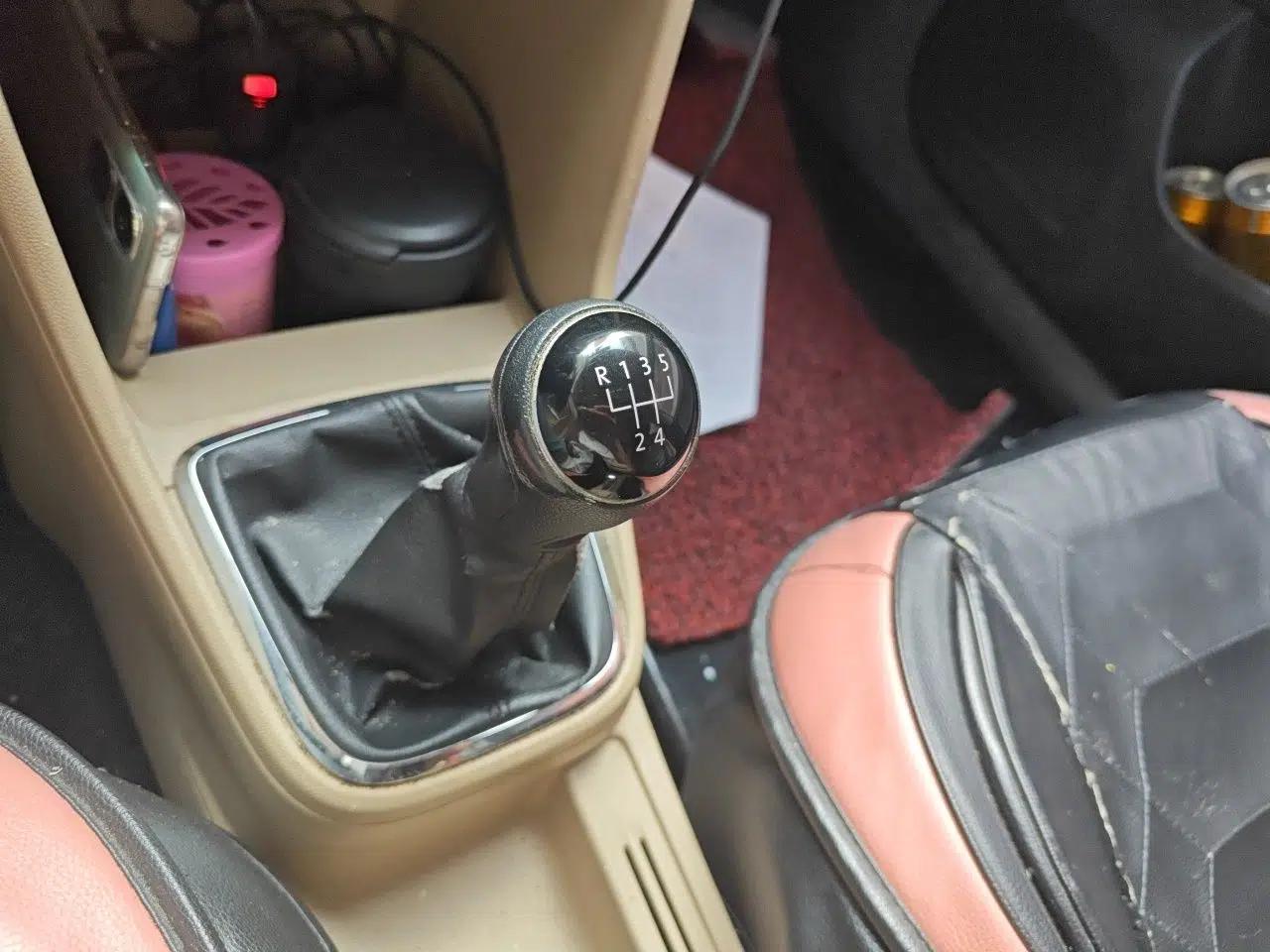 Volkswagen Jetta 2015 1.6L Manual Comfort Model — миниатюра 15