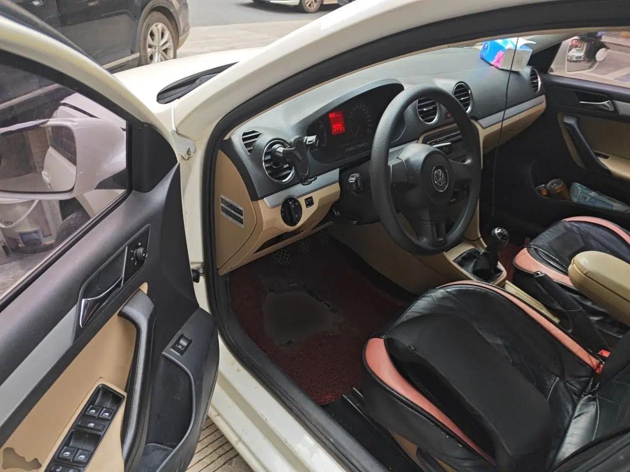Volkswagen Jetta 2015 1.6L Manual Comfort Model — миниатюра 17