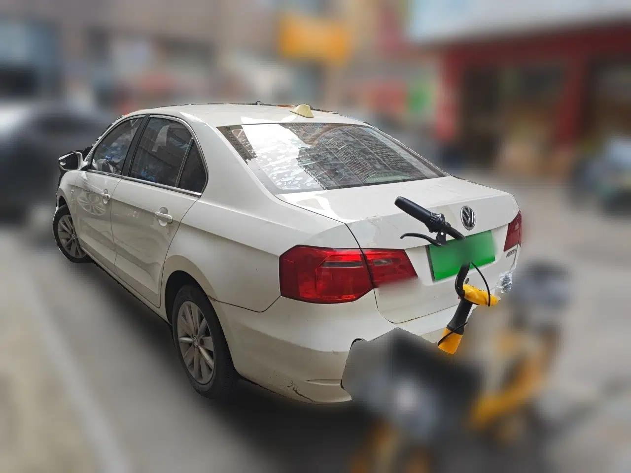 Volkswagen Jetta 2015 1.6L Manual Comfort Model — миниатюра 4