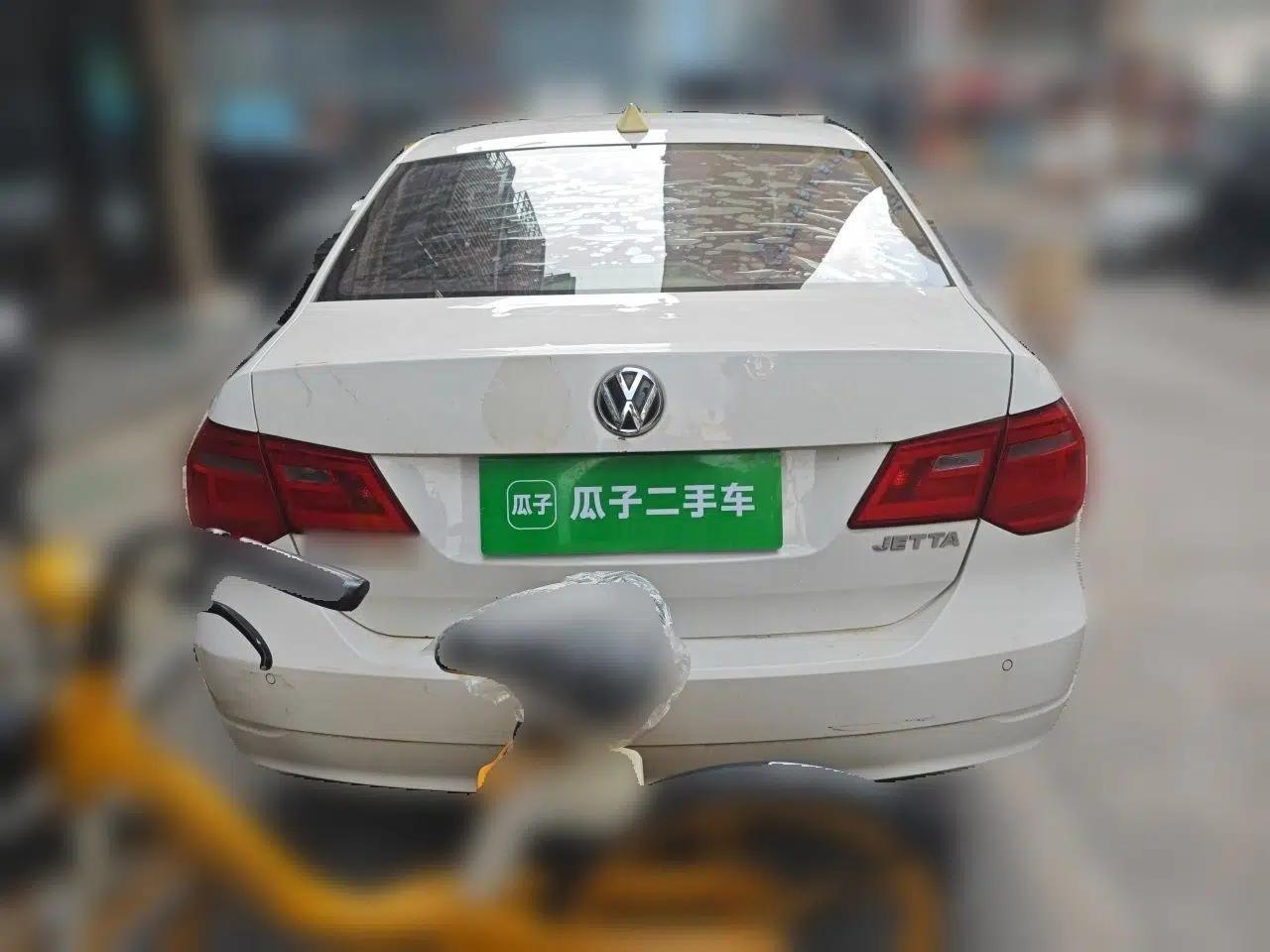 Volkswagen Jetta 2015 1.6L Manual Comfort Model — миниатюра 5
