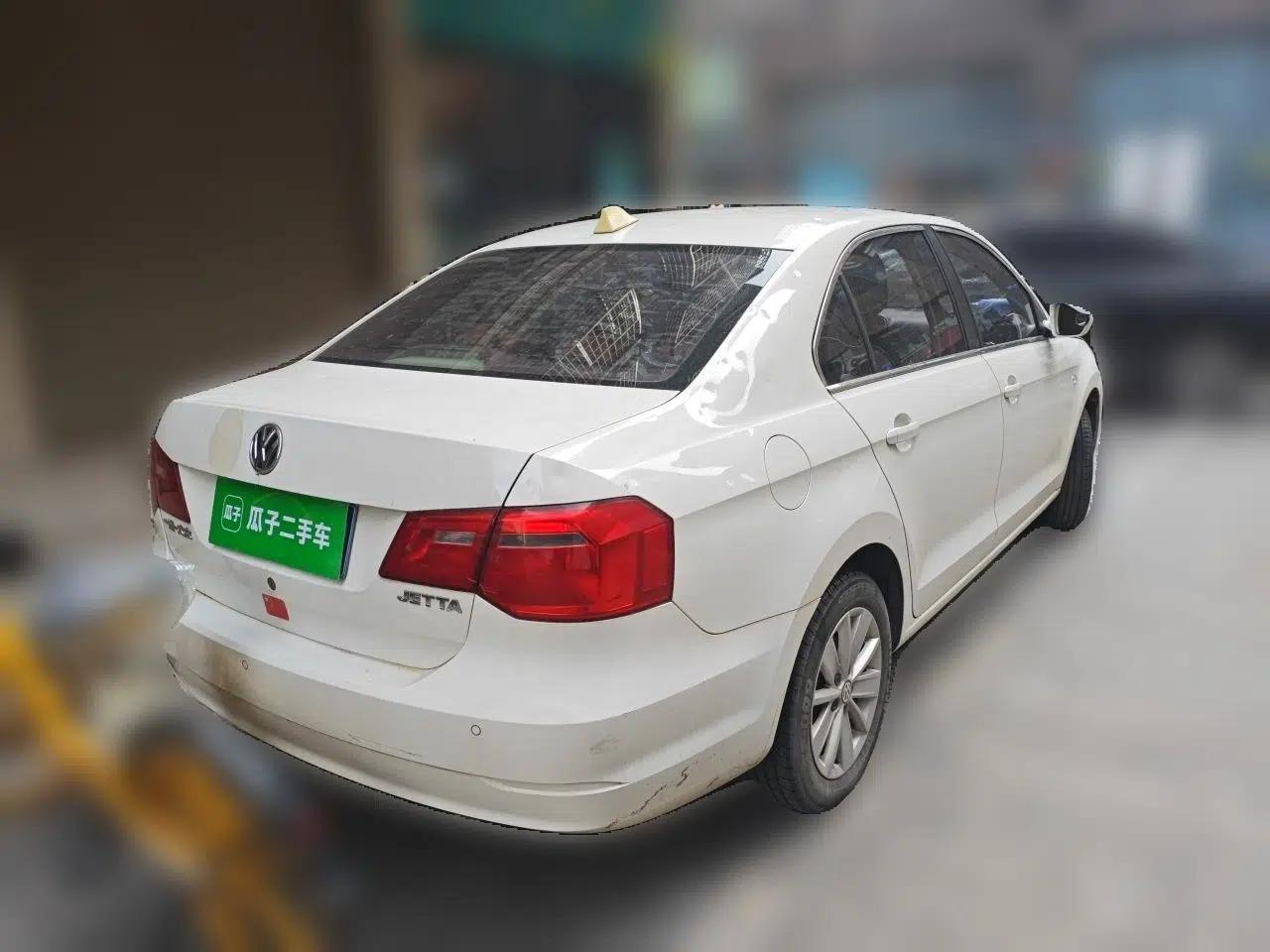 Volkswagen Jetta 2015 1.6L Manual Comfort Model — миниатюра 6