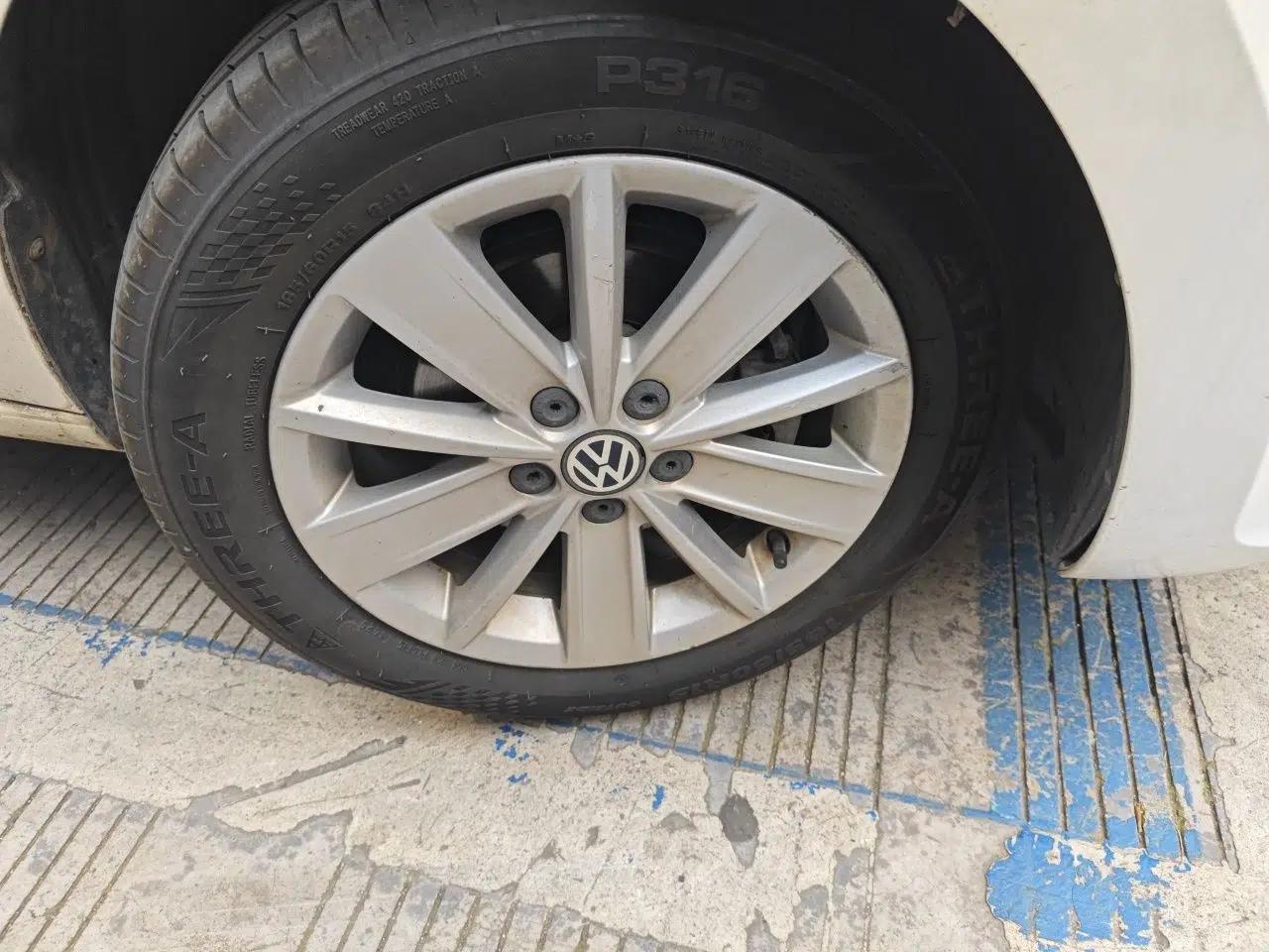 Volkswagen Jetta 2015 1.6L Manual Comfort Model — миниатюра 8
