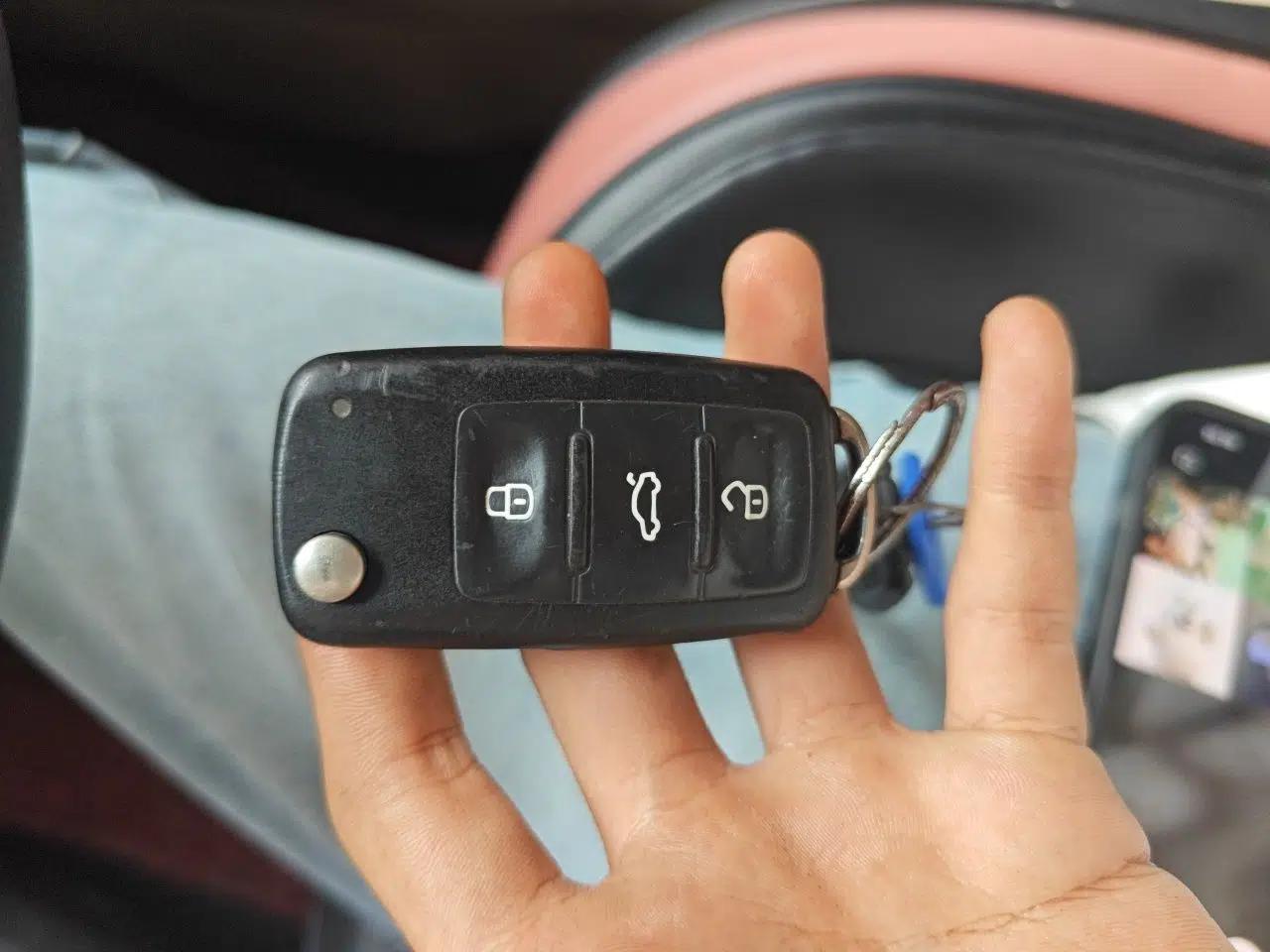 Volkswagen Jetta 2015 1.6L Manual Comfort Model — миниатюра 9