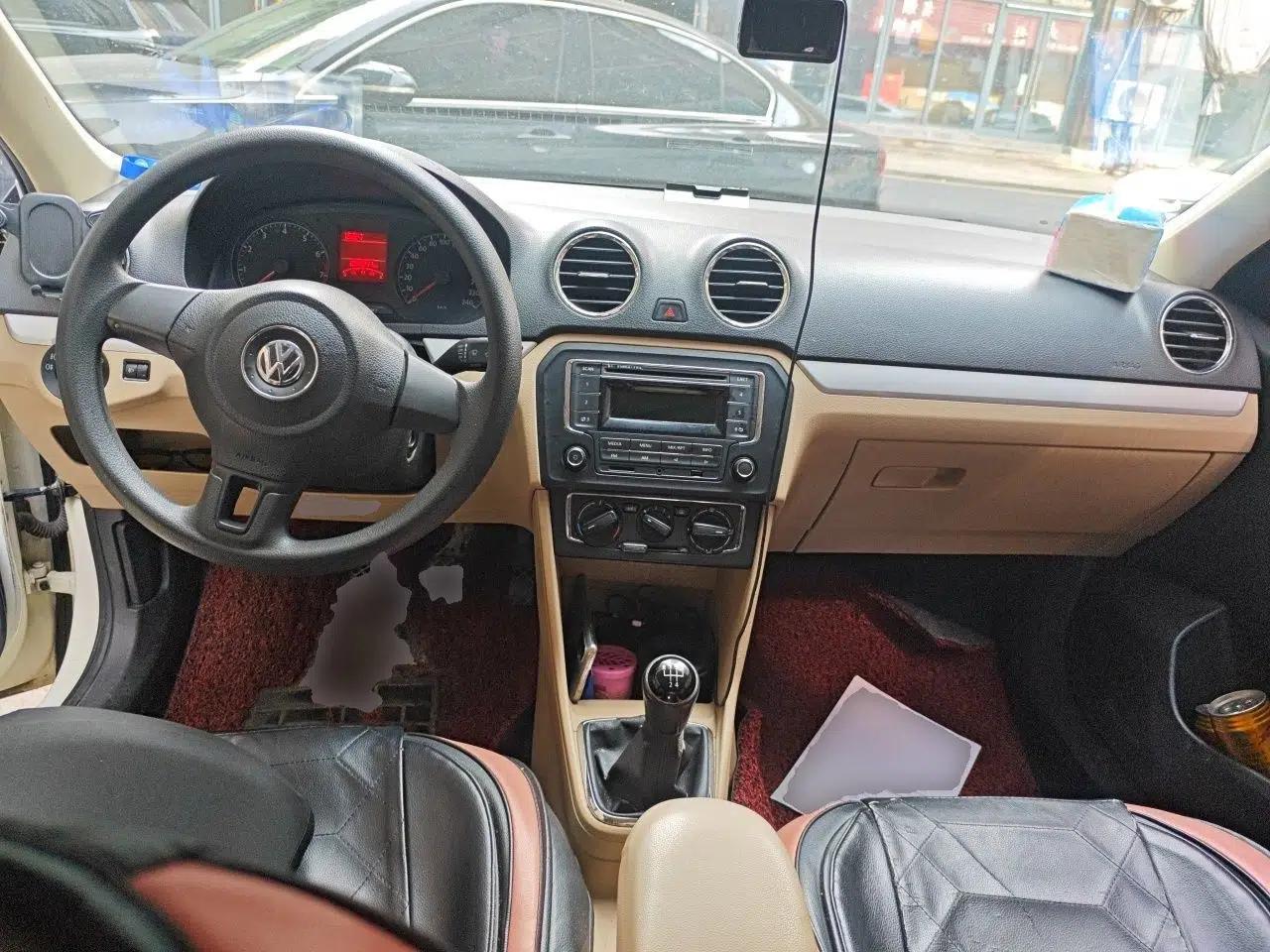 Volkswagen Jetta 2015 1.6L Manual Comfort Model — миниатюра 10