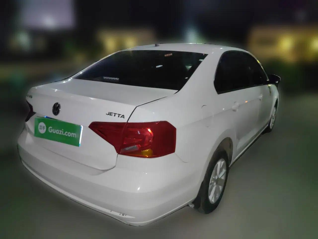 Volkswagen Jetta 2017 1.5L Manual Fashion Edition — миниатюра 6