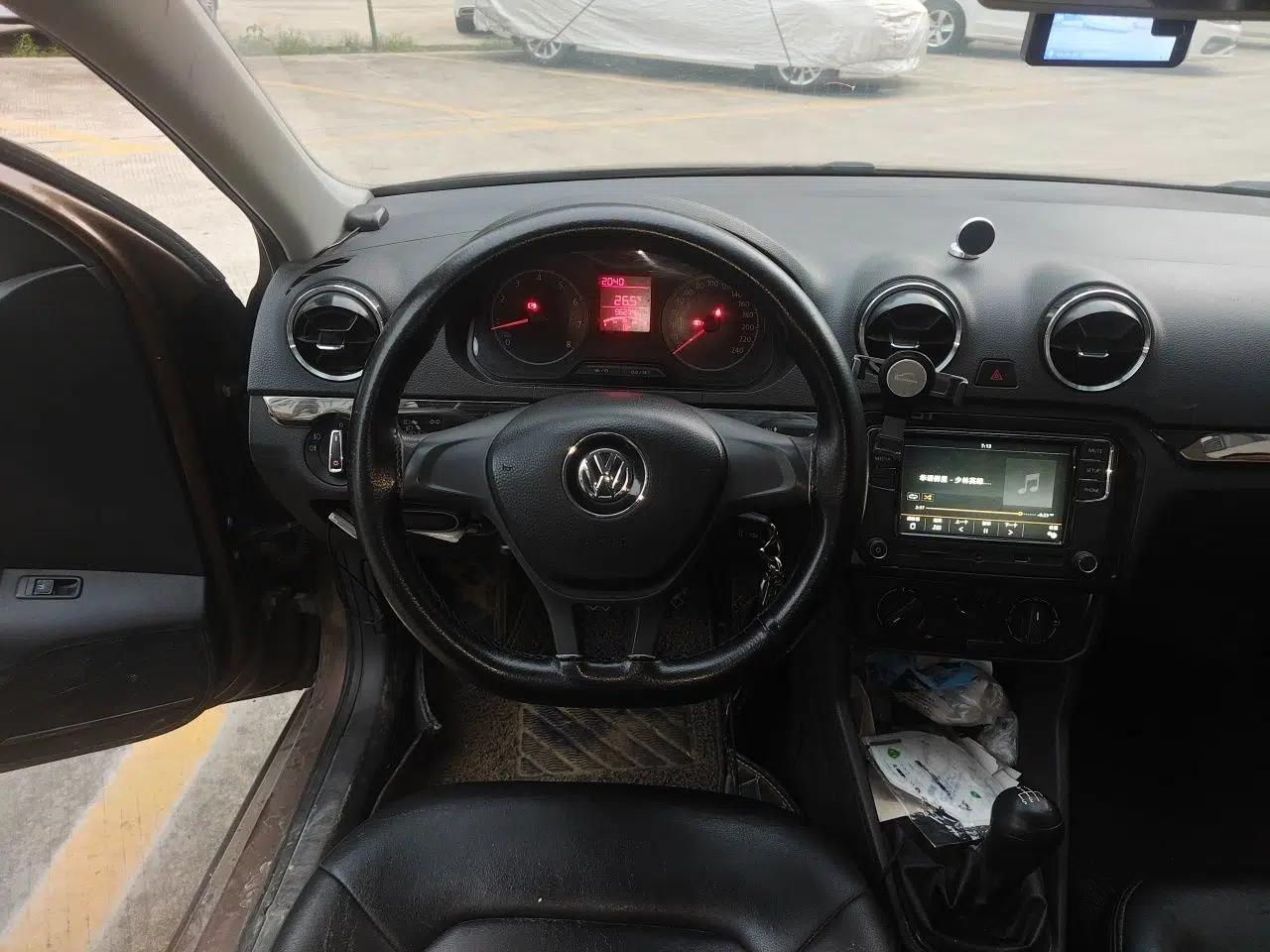 Volkswagen Jetta 2017 1.5L Manual Fashion Edition — миниатюра 11
