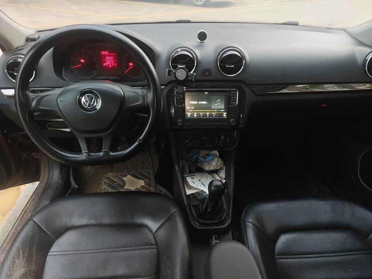 Volkswagen Jetta 2017 1.5L Manual Fashion Edition — миниатюра 10