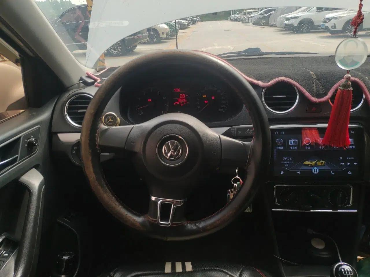 Volkswagen Jetta 2013 1.6L Manual Comfort Model — миниатюра 11