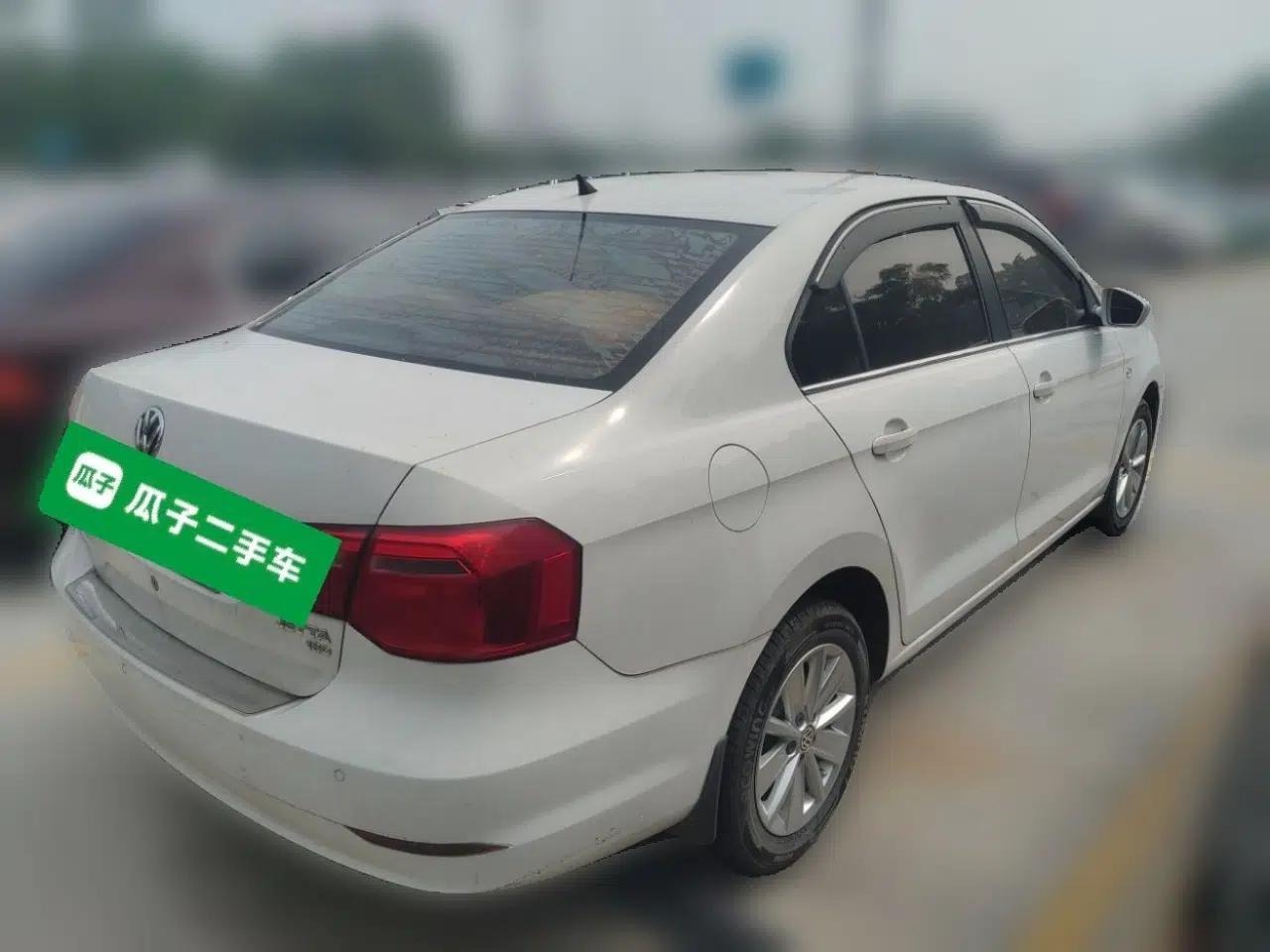 Volkswagen Jetta 2013 1.6L Manual Comfort Model — миниатюра 6
