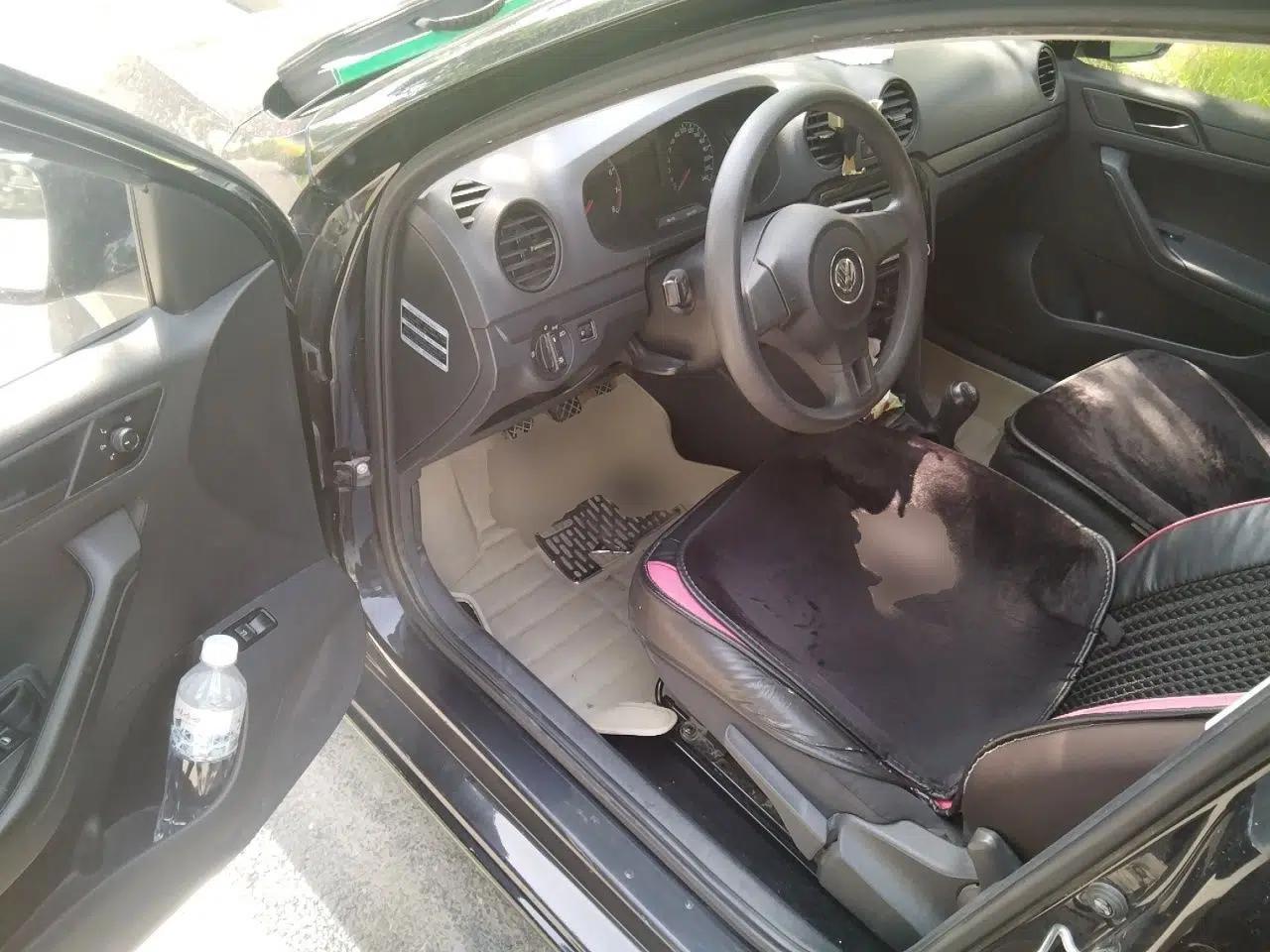 Volkswagen Jetta 2015 1.6L Manual Fashion Edition — миниатюра 17