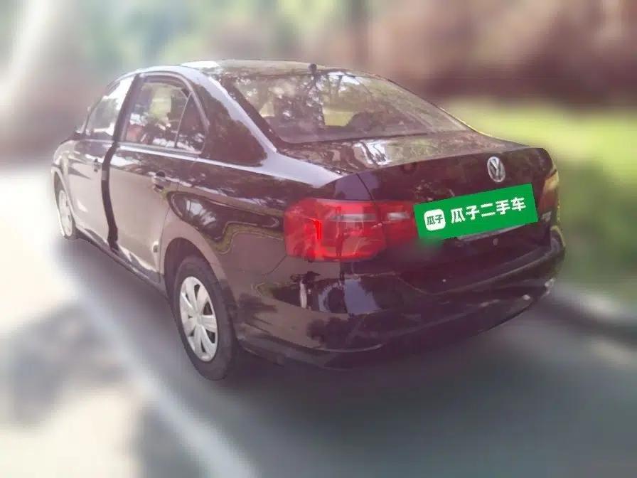 Volkswagen Jetta 2015 1.6L Manual Fashion Edition — миниатюра 4
