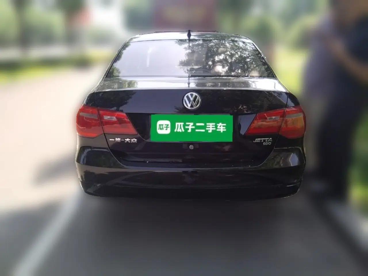 Volkswagen Jetta 2015 1.6L Manual Fashion Edition — миниатюра 5