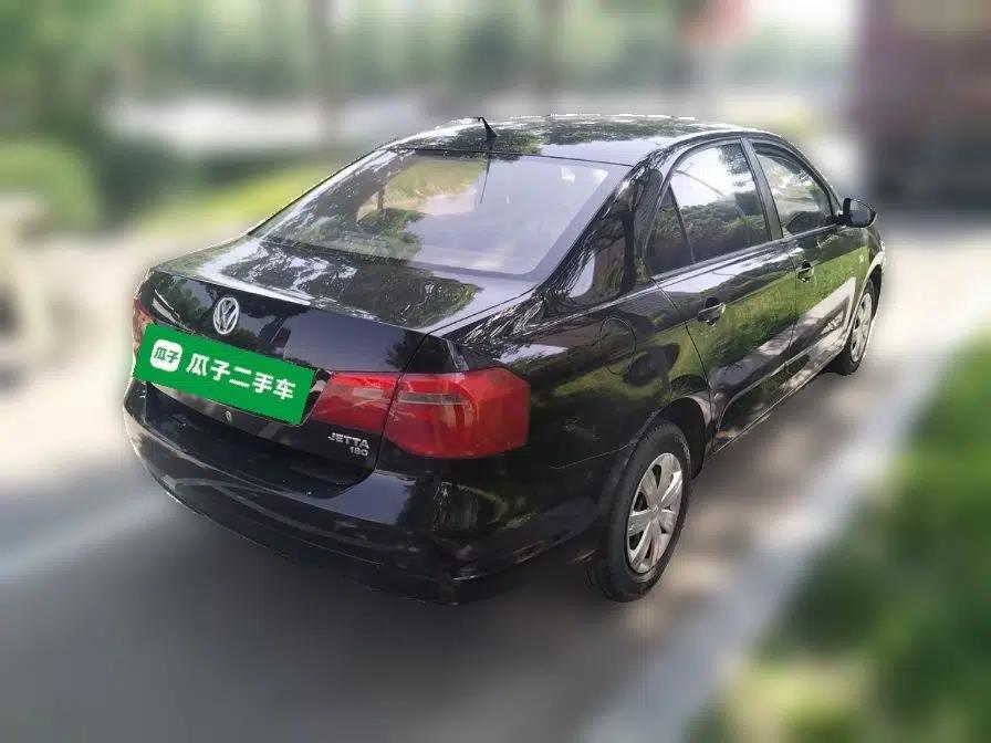 Volkswagen Jetta 2015 1.6L Manual Fashion Edition — миниатюра 6