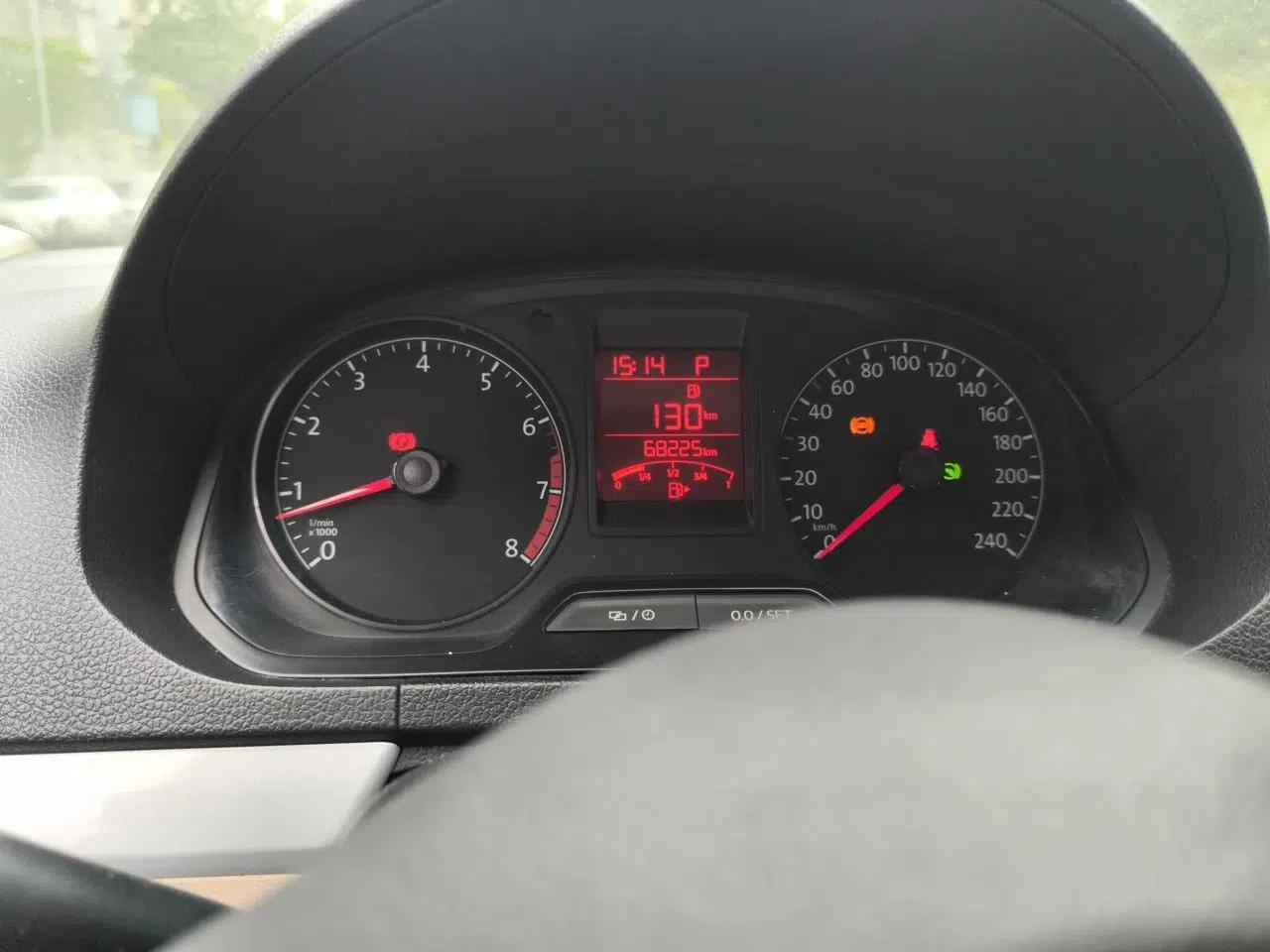 Volkswagen Jetta 2015 Value Edition 1.6L Automatic Comfort Version — миниатюра 12