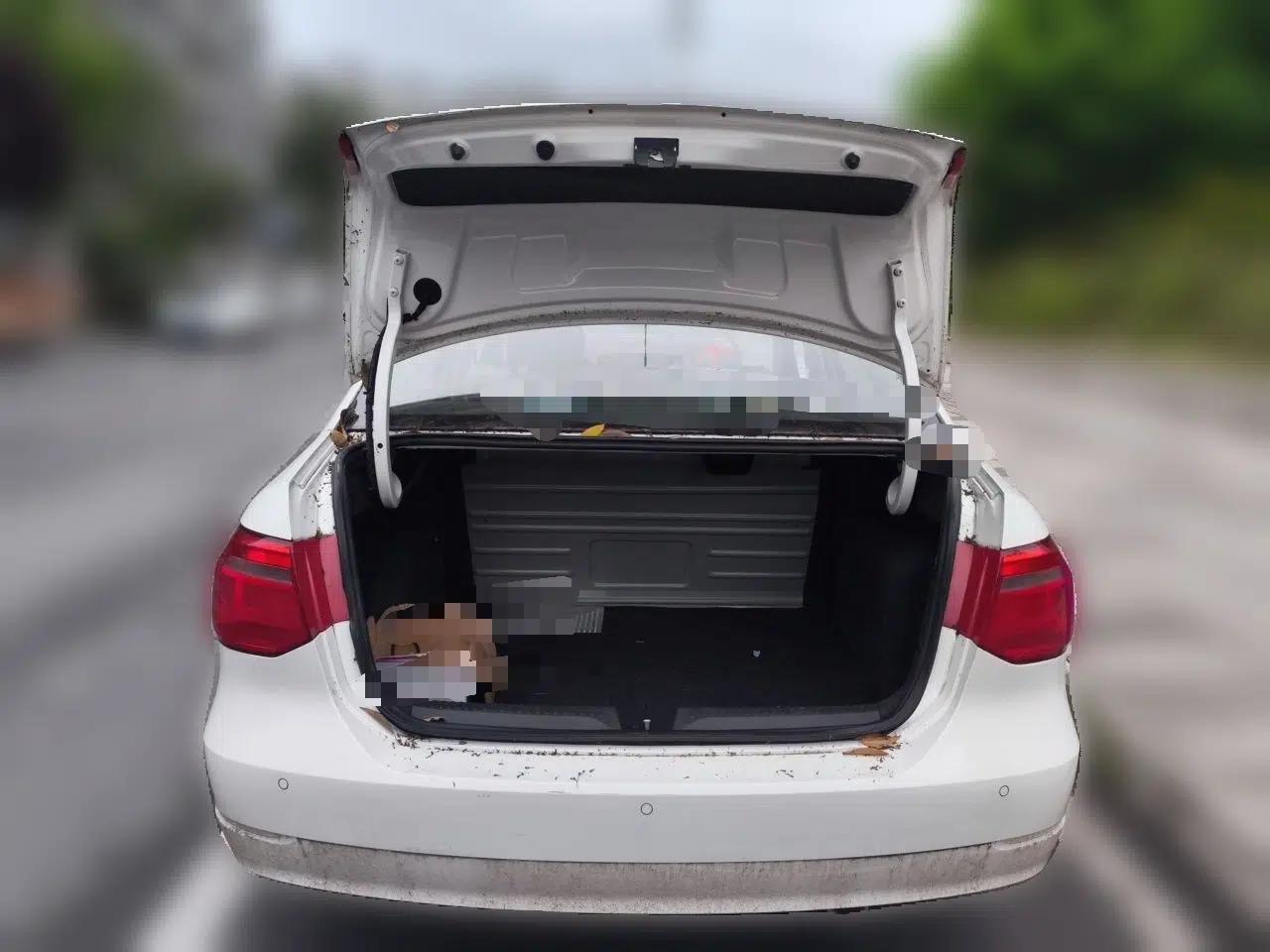 Volkswagen Jetta 2015 Value Edition 1.6L Automatic Comfort Version — миниатюра 20