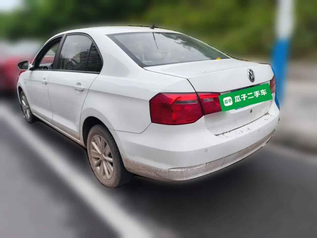 Volkswagen Jetta 2015 Value Edition 1.6L Automatic Comfort Version — миниатюра 4