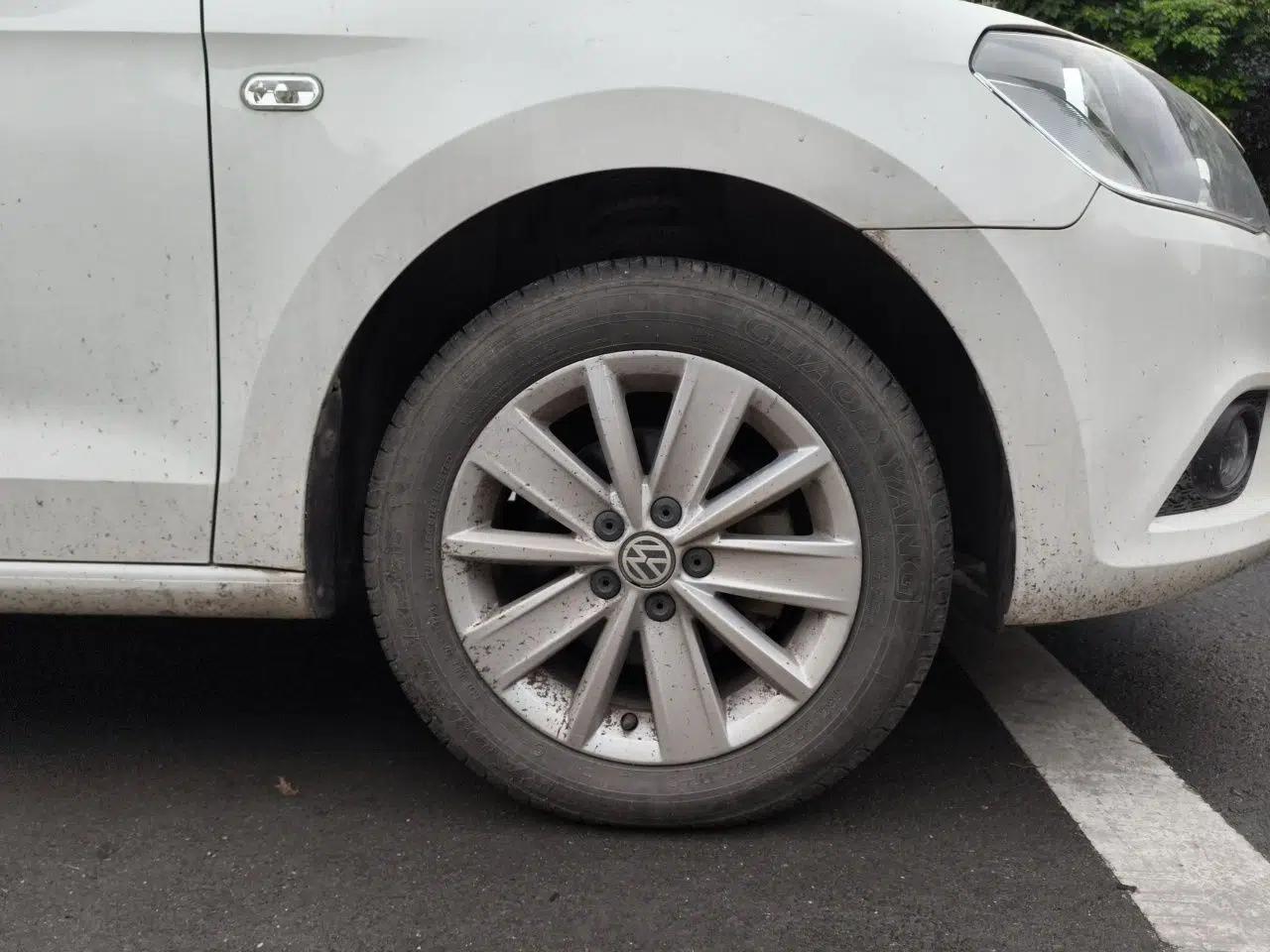 Volkswagen Jetta 2015 Value Edition 1.6L Automatic Comfort Version — миниатюра 8