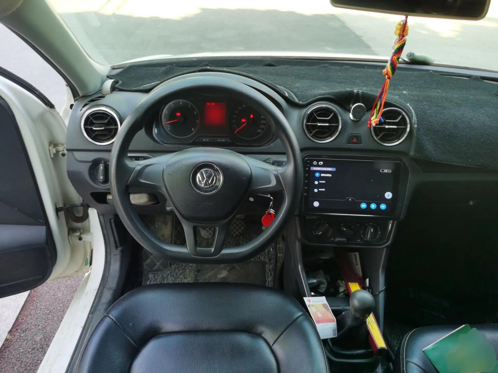 Volkswagen Jetta 2017 1.5L Manual Fashion Edition — миниатюра 11