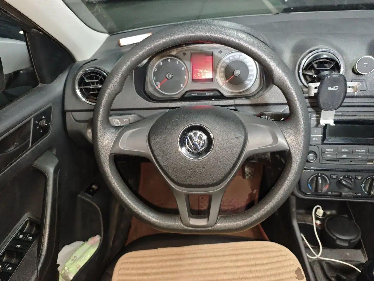 Volkswagen Jetta 2017 1.4L Manual Fashion Edition — миниатюра 11
