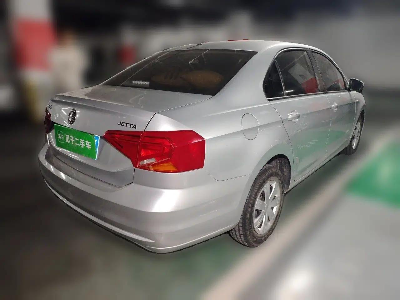 Volkswagen Jetta 2017 1.4L Manual Fashion Edition — миниатюра 6
