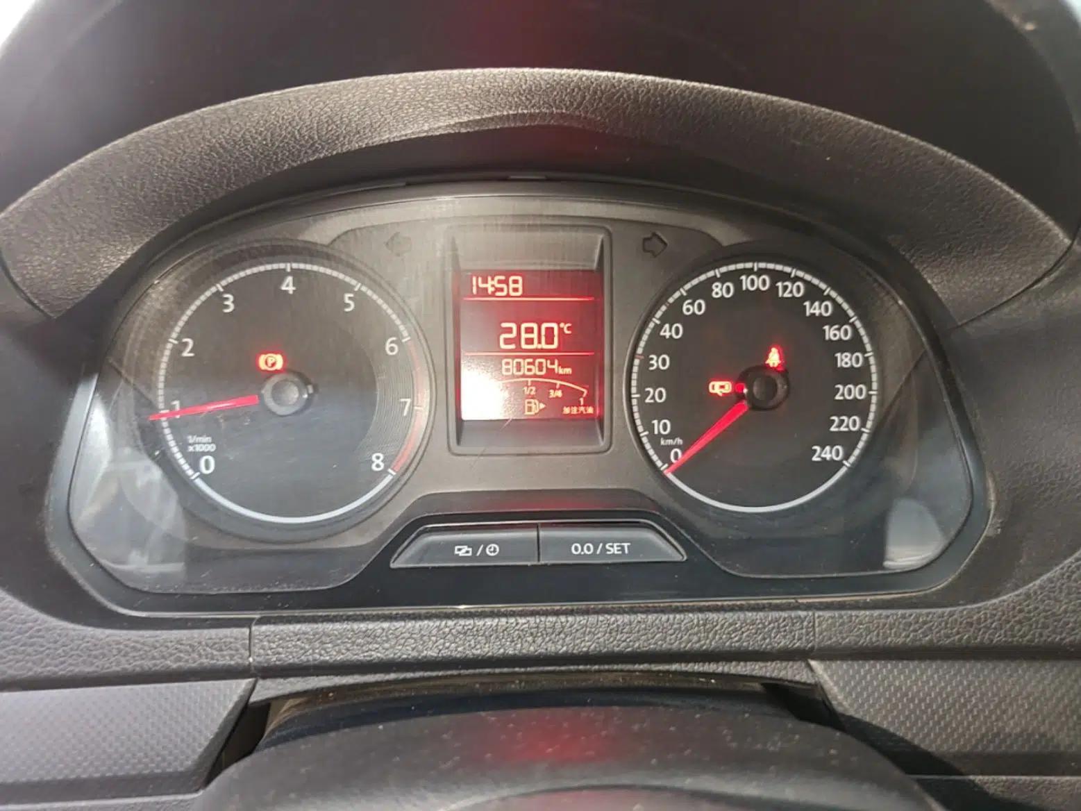 Volkswagen Jetta 2017 1.5L Manual Fashion Edition — миниатюра 15