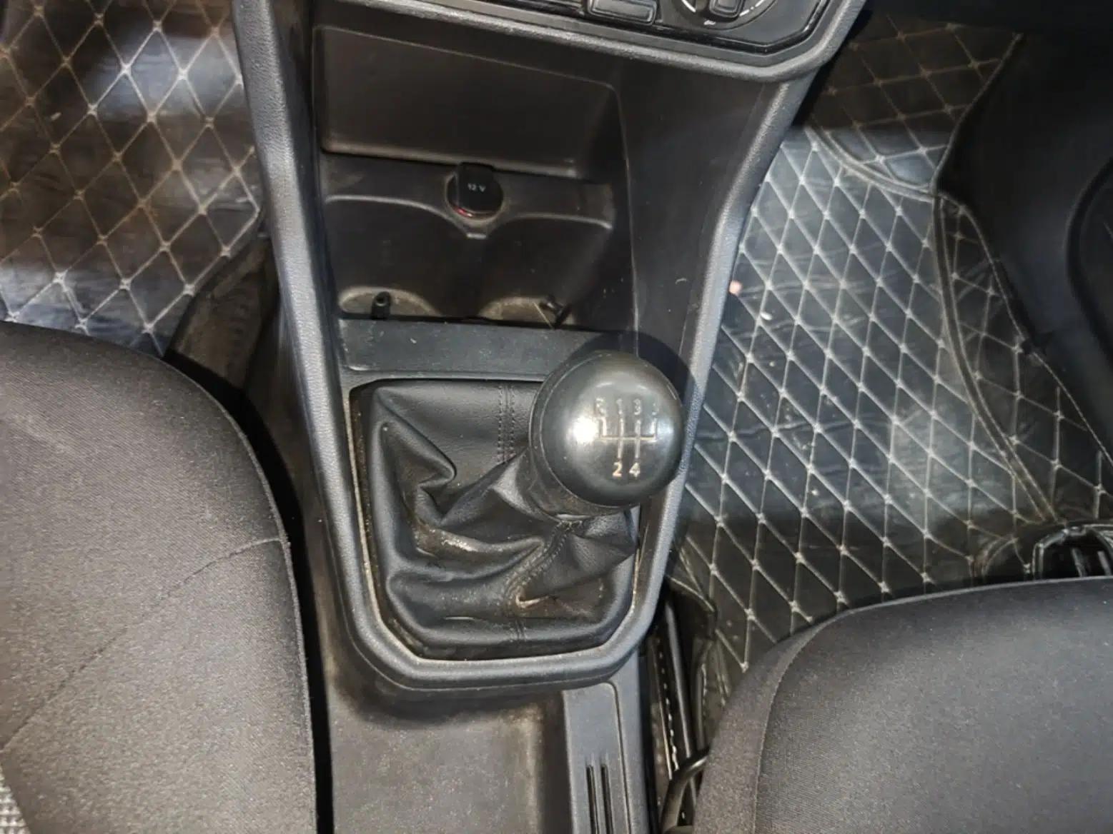 Volkswagen Jetta 2017 1.5L Manual Fashion Edition — миниатюра 17