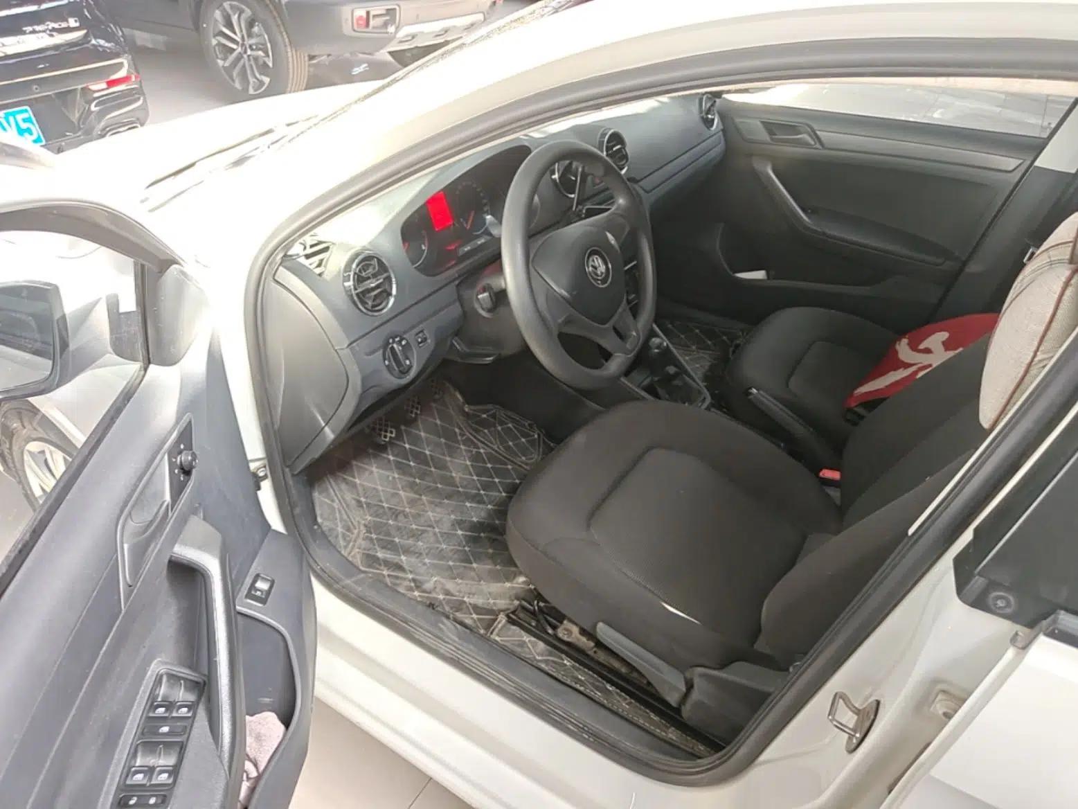 Volkswagen Jetta 2017 1.5L Manual Fashion Edition — миниатюра 19