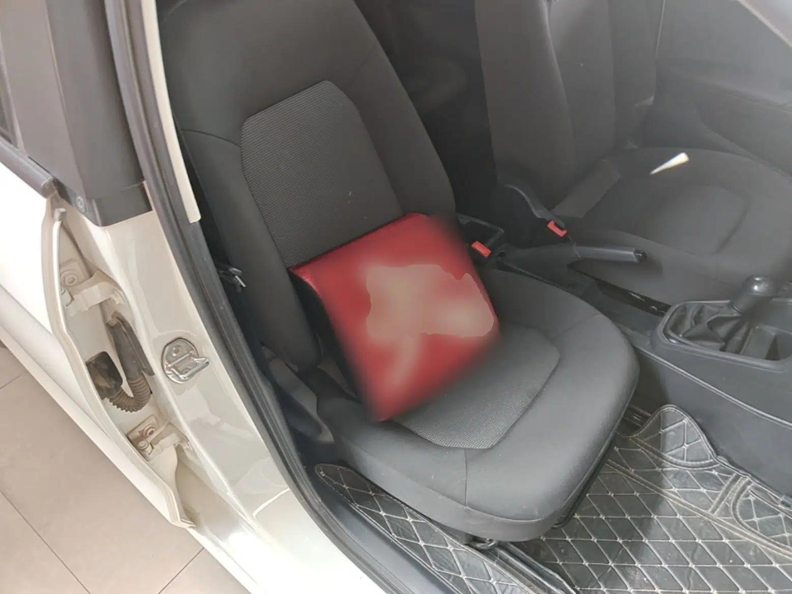 Volkswagen Jetta 2017 1.5L Manual Fashion Edition — миниатюра 23