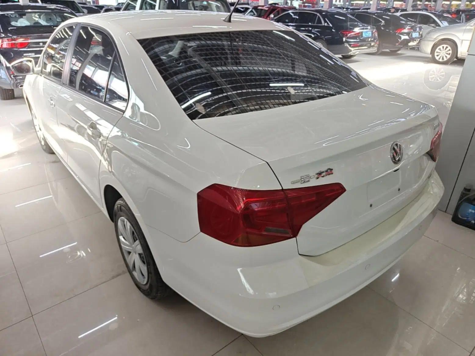 Volkswagen Jetta 2017 1.5L Manual Fashion Edition — миниатюра 4