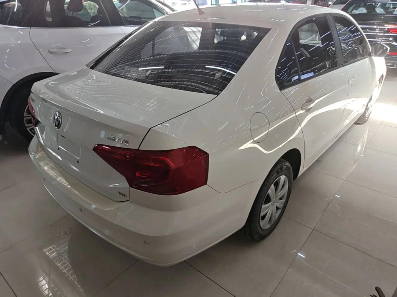Volkswagen Jetta 2017 1.5L Manual Fashion Edition — миниатюра 6