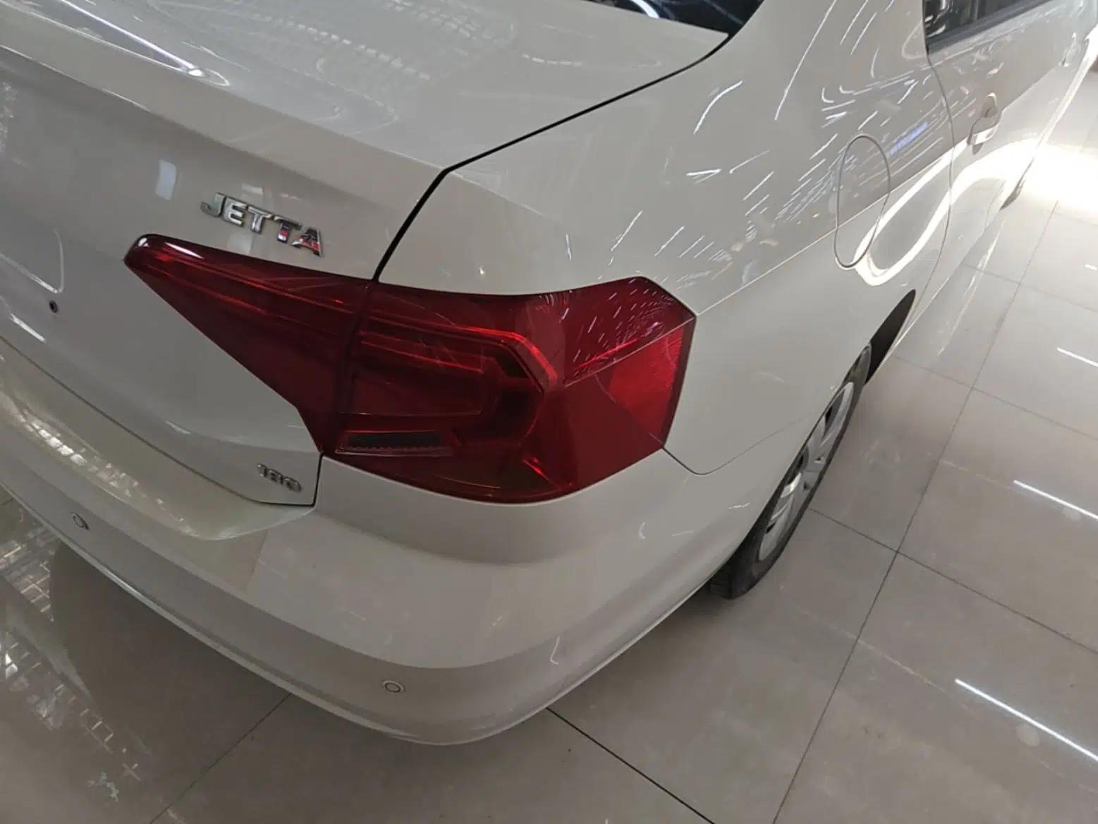 Volkswagen Jetta 2017 1.5L Manual Fashion Edition — миниатюра 7