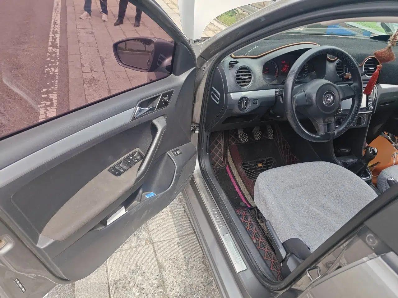 Volkswagen Jetta 2013 1.6L Manual Comfort Model — миниатюра 17