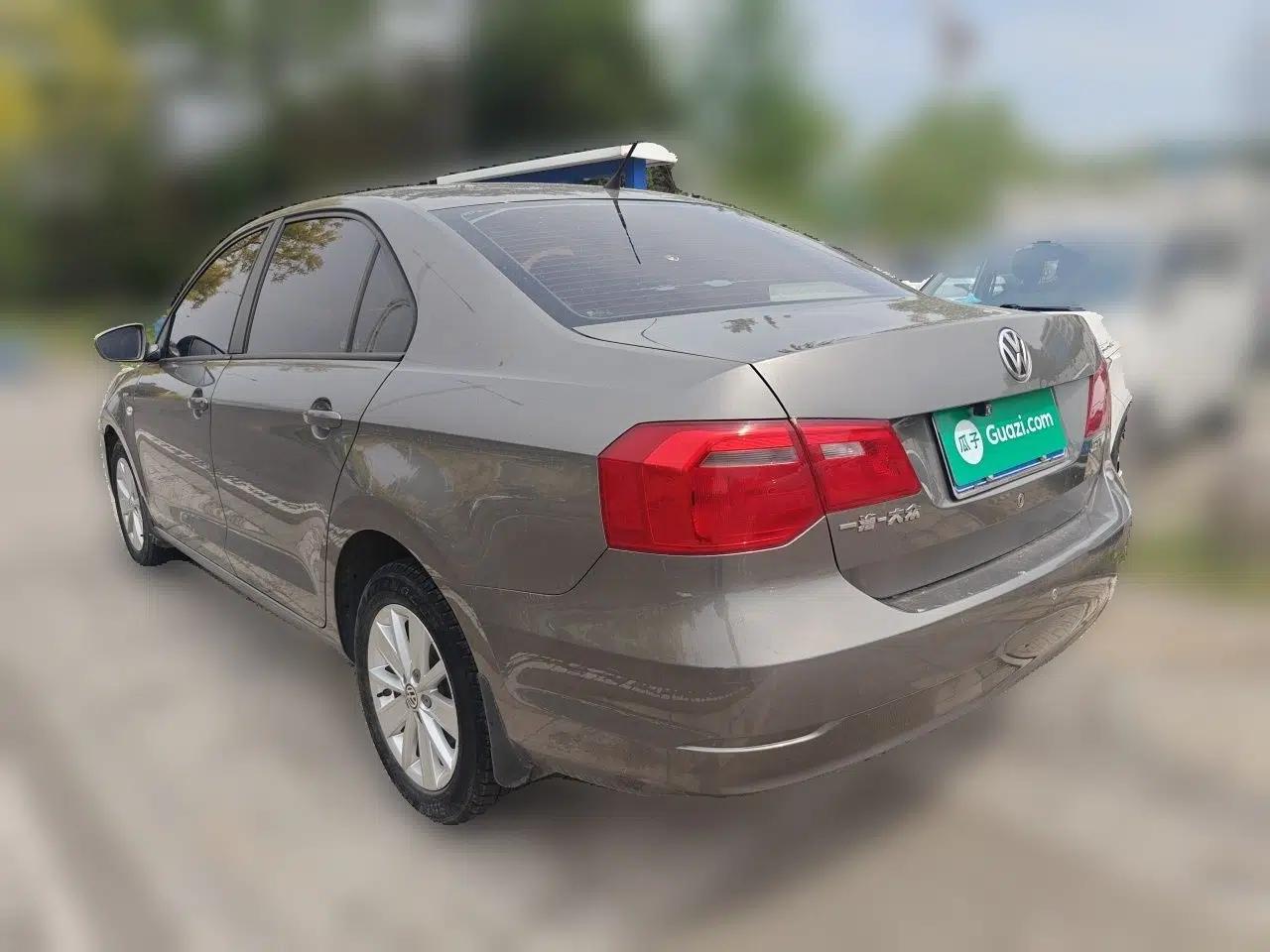 Volkswagen Jetta 2013 1.6L Manual Comfort Model — миниатюра 4