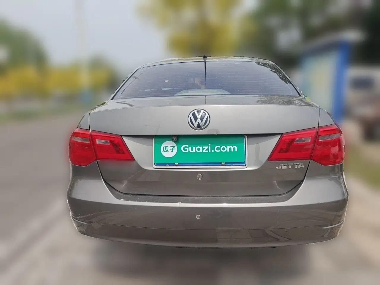 Volkswagen Jetta 2013 1.6L Manual Comfort Model — миниатюра 5