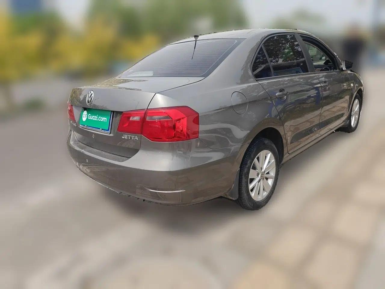 Volkswagen Jetta 2013 1.6L Manual Comfort Model — миниатюра 6