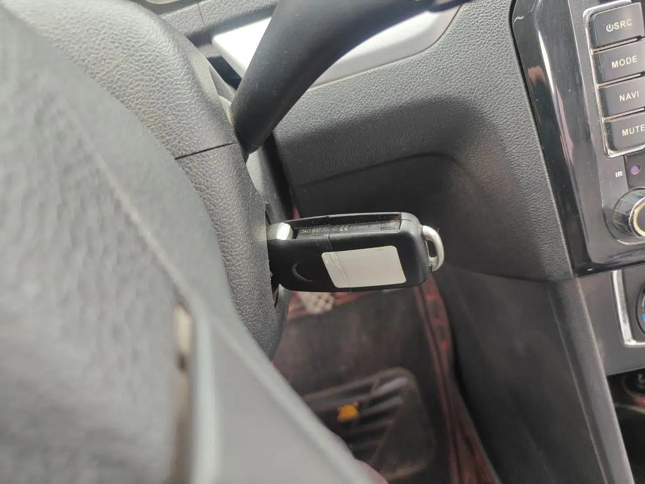Volkswagen Jetta 2013 1.6L Manual Comfort Model — миниатюра 9