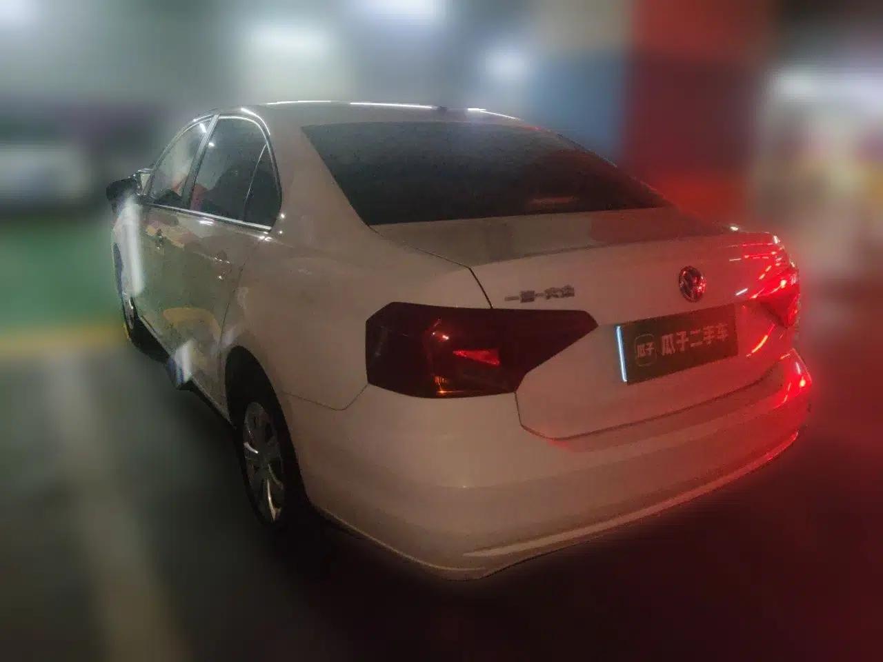 Volkswagen Jetta 2017 1.4L Manual Fashion Edition — миниатюра 4
