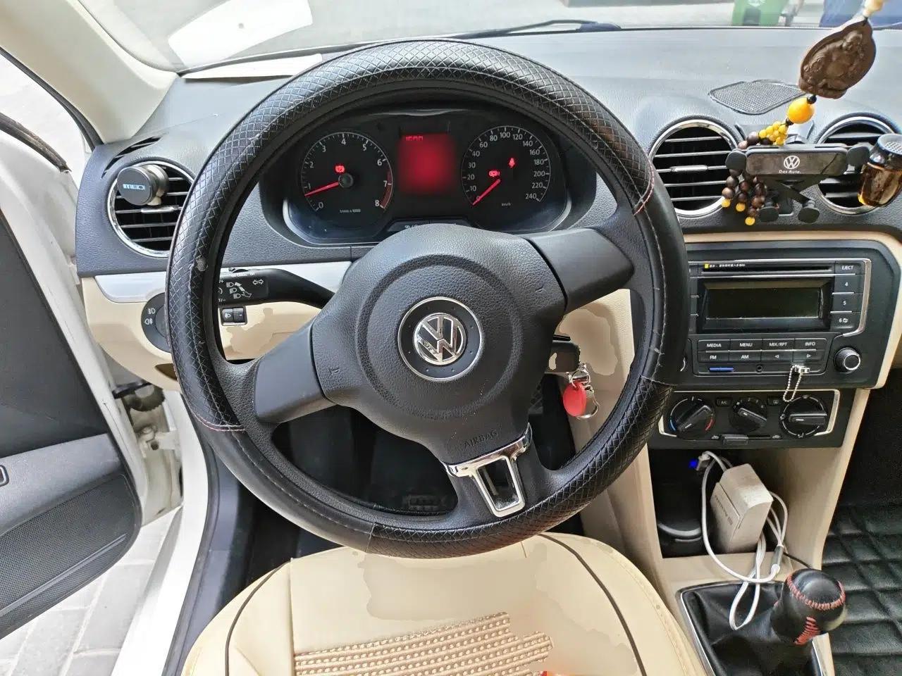 Volkswagen Jetta 2015 1.6L Manual Comfort Model — миниатюра 11