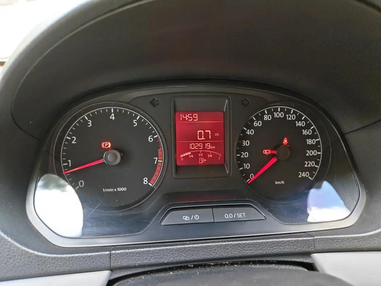 Volkswagen Jetta 2015 1.6L Manual Comfort Model — миниатюра 13