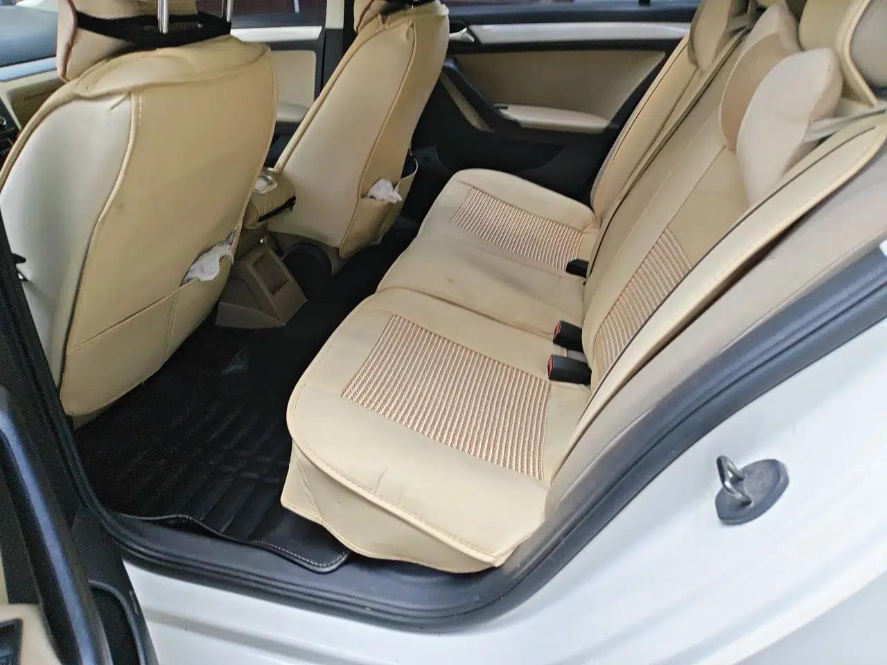 Volkswagen Jetta 2015 1.6L Manual Comfort Model — миниатюра 18