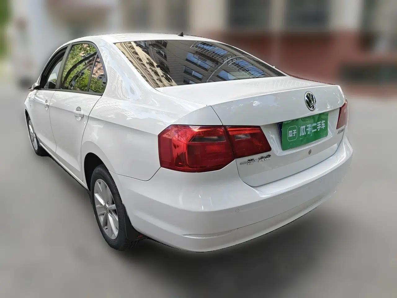 Volkswagen Jetta 2015 1.6L Manual Comfort Model — миниатюра 4