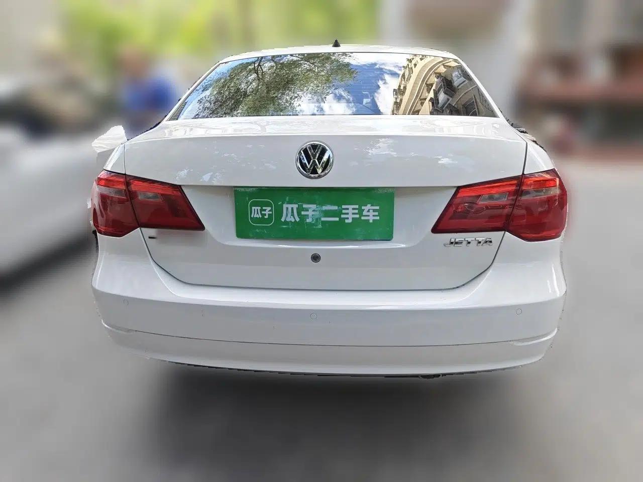 Volkswagen Jetta 2015 1.6L Manual Comfort Model — миниатюра 5