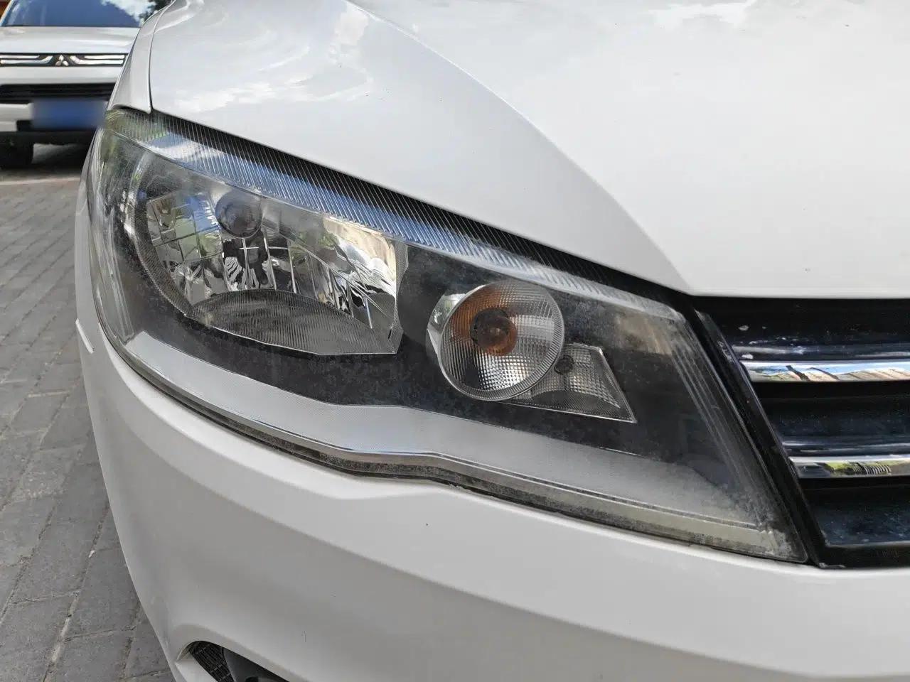 Volkswagen Jetta 2015 1.6L Manual Comfort Model — миниатюра 7
